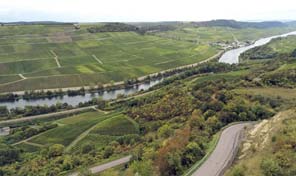 blick aufs moseltal in wincheringen